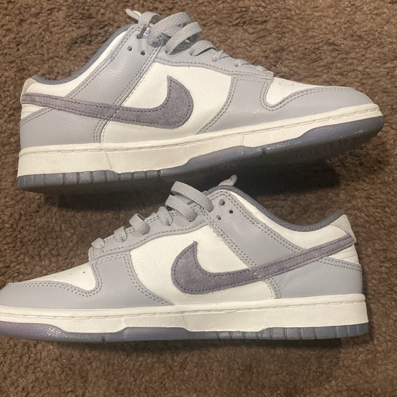 Nike shoes - Picture 1 of 6